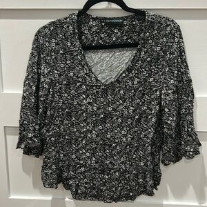 Cynthia Rowley Black Floral VNeck Blouse size L